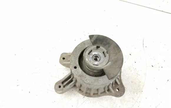 Mercedes-Benz C W205 Engine mount bracket 2052406717 A2052406717