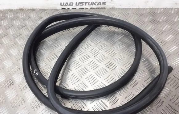 BMW 5 E60 E61 Rear door rubber seal (on body) 