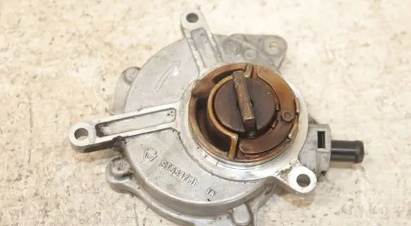Audi A4 S4 B7 8E 8H Vacuum pump 06D145100E