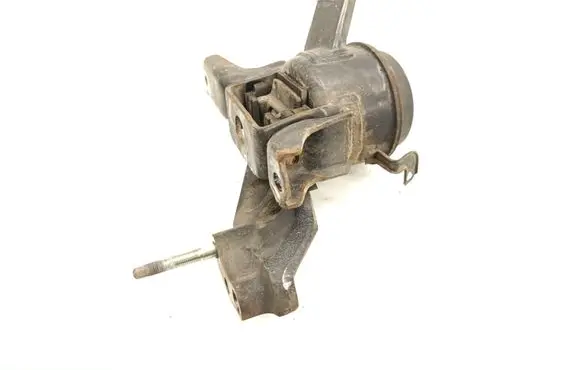 Toyota Yaris Engine mount bracket