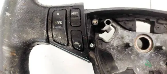 Steering wheel buttons/switches