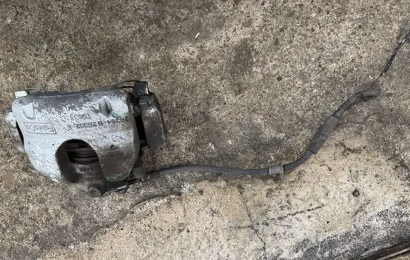 Ford Escape III Front brake caliper 2B294