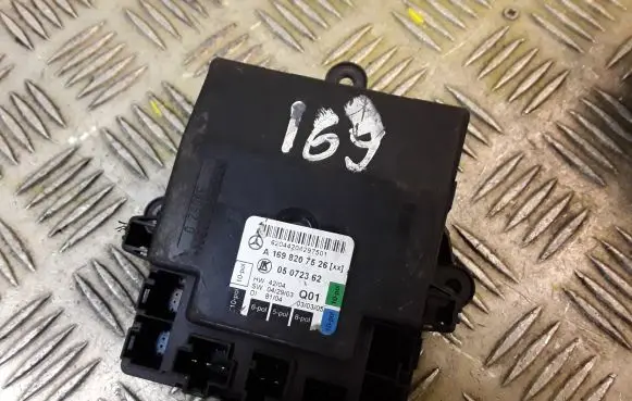 Mercedes-Benz A W169 Door control unit/module 1698207526 A1698207526