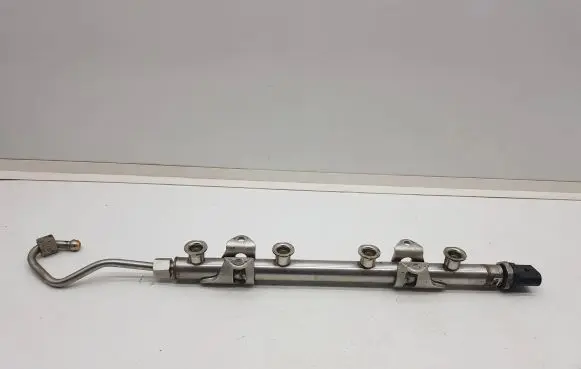 Volkswagen Tiguan Fuel main line pipe 04E133320D 1805510810 0261545079