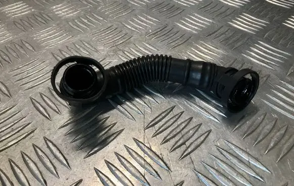 Volkswagen PASSAT B6 Breather hose/pipe 03L103493