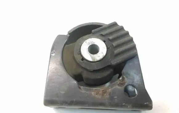 Toyota Avensis T270 Engine mount bracket