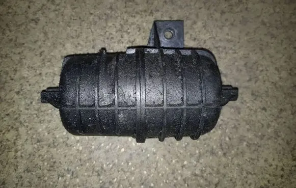 Vacuum air tank