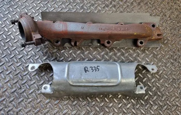 Dodge Durango III Exhaust manifold 53032968AF 68021512BA