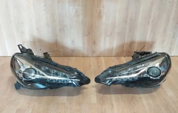 Toyota Avensis T270 Headlight/headlamp
