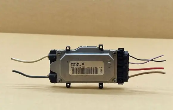 Audi A6 S6 C6 4F Coolant fan relay 