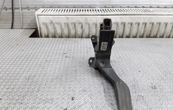 Ford Focus Accelerator throttle pedal 98AB9F836BE