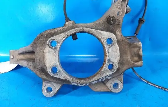Nissan Pathfinder R52 Rear wheel hub spindle/knuckle 400153JA1A