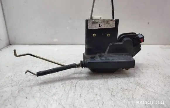 KIA Sportage Front door lock