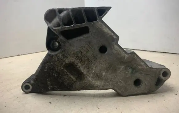 Volkswagen PASSAT B6 Engine mounting bracket 03G199207 V200K15