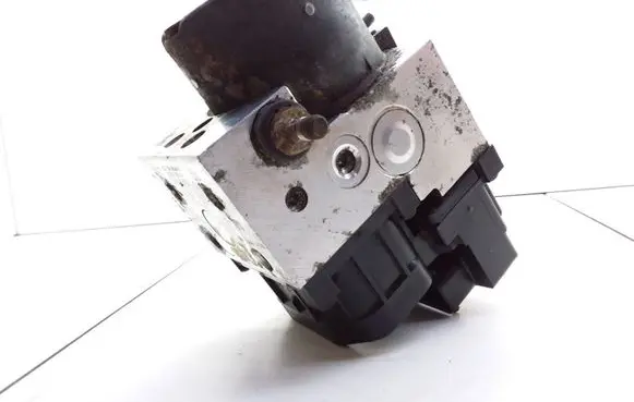Subaru Forester SF ABS Pump 27531FC010 990402895 F40HU411