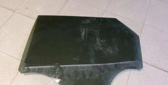 Peugeot 3008 II Rear door window glass