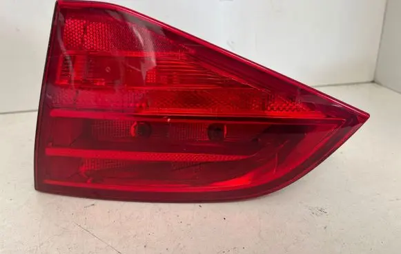 Tailgate rear/tail lights