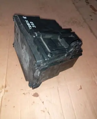 Renault Trafic III (X82) Fuse box cover 243121532R