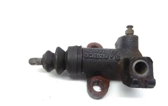 Subaru Forester SF Clutch slave cylinder 