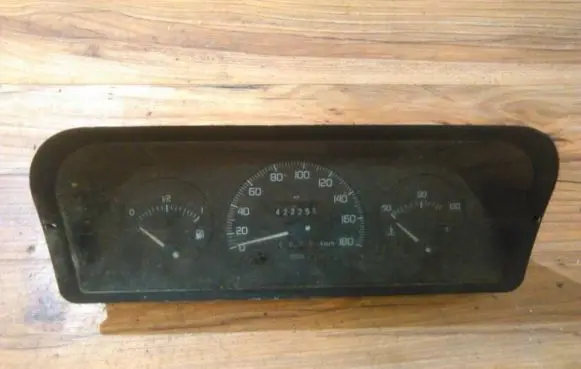 Speedometer (instrument cluster)
