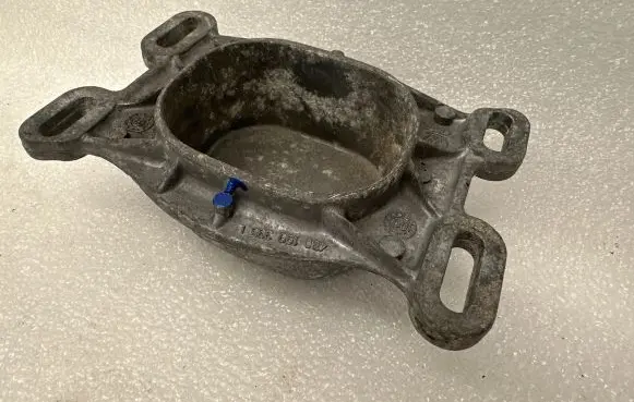 Audi A6 S6 C6 4F Engine mounting bracket 4B0199335L