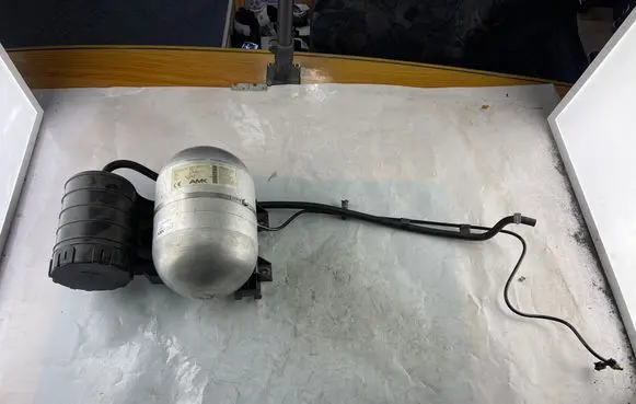 Jaguar XJ X351 Air suspension tank/reservoir AW935B709AC A1370Q04