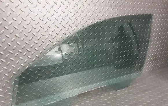 Volkswagen PASSAT B8 USA Front door window glass four-door 561845201