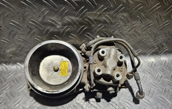 Audi 80 90 B3 Fuel distributor 0438121089 051133353A