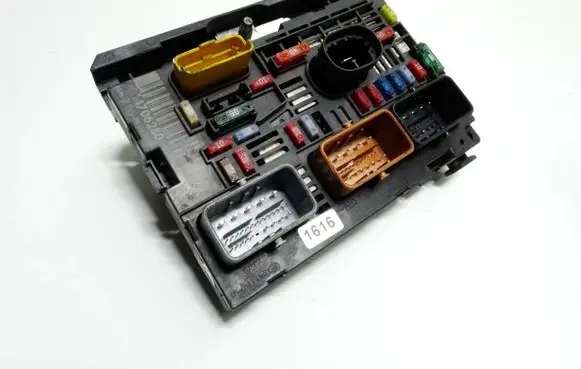 Peugeot Partner Fuse module 9664706280