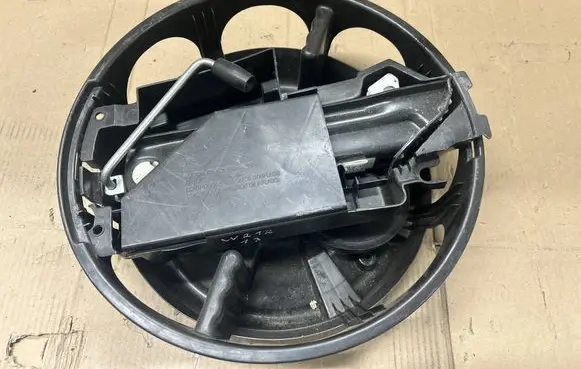 Mercedes-Benz E W212 Tool box A2048980007 2048980007 A2128980914