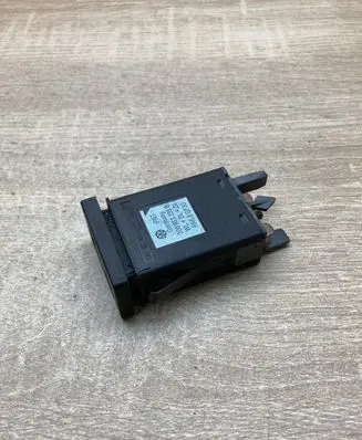 Volkswagen PASSAT B5 Hazard light switch 3B0953235B