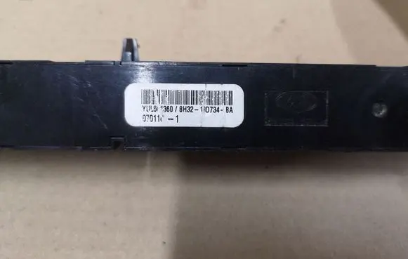 Land Rover Range Rover Sport L320 A set of switches 8H3218D734BA 0701101