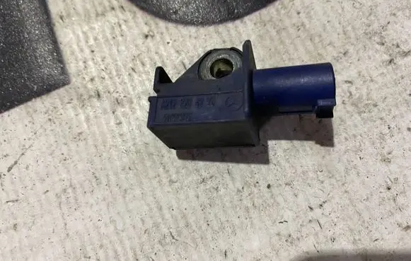 Mercedes-Benz C W204 Airbag deployment crash/impact sensor a2128204926 2128204926