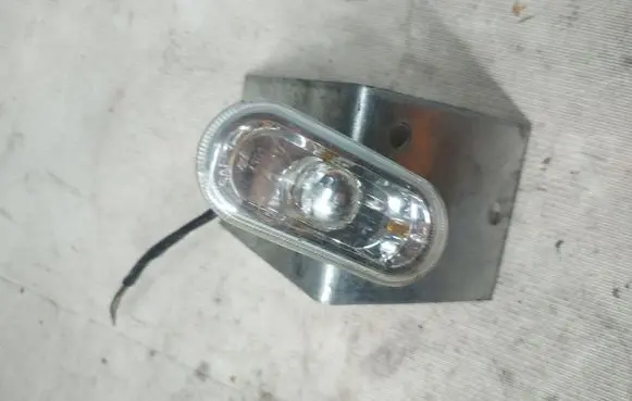 Front fender indicator light