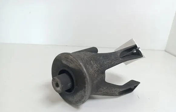 Volkswagen Transporter - Caravelle T5 Engine mount bracket 7E0199849
