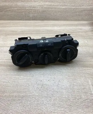 Volkswagen PASSAT B6 Climate control unit 3C2820045A 1CF747309