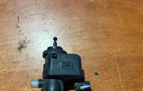 Headlight level adjustment motor