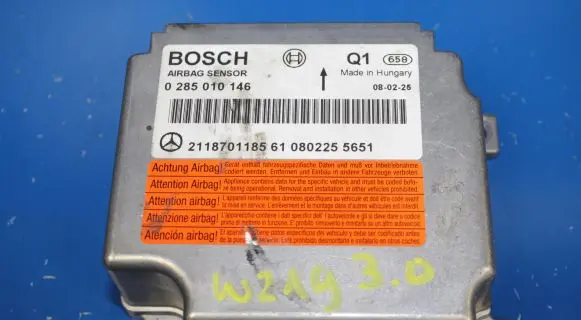 Mercedes-Benz CLS C219 Airbag control unit/module 2118701185