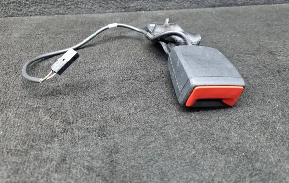 Audi Q7 4M Middle seatbelt buckle (rear) 4M0857740N 4M0857740NMNB