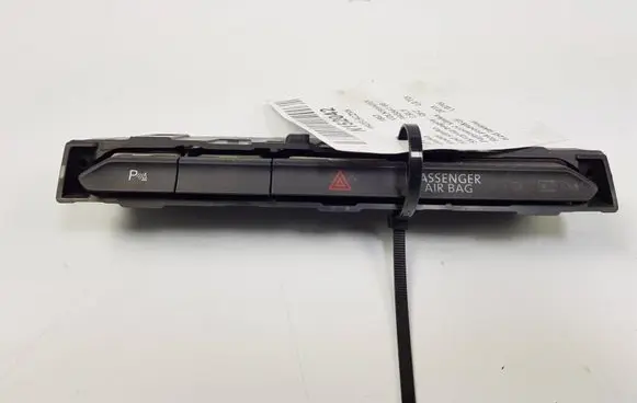 Volkswagen PASSAT B8 Hazard light switch 3G1853770A