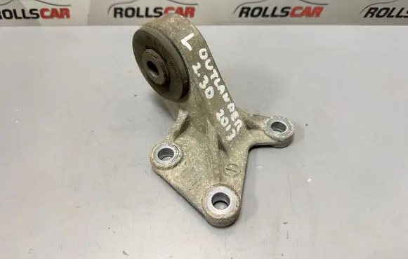 Mitsubishi Outlander Rear differential/diff mount bracket 