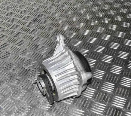 Mercedes-Benz C W205 Engine mount bracket A2052400300