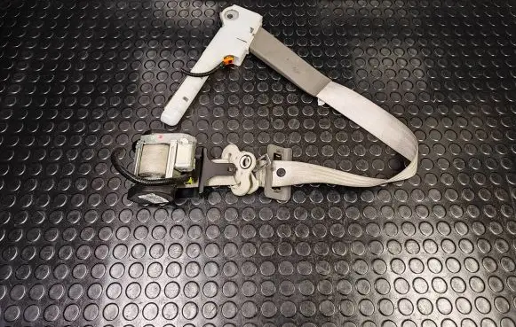 Nissan Leaf I (ZE0) Front seatbelt 620721600A 6190776