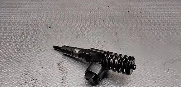 Volkswagen Golf V Fuel injector 0414720404 03G130073G