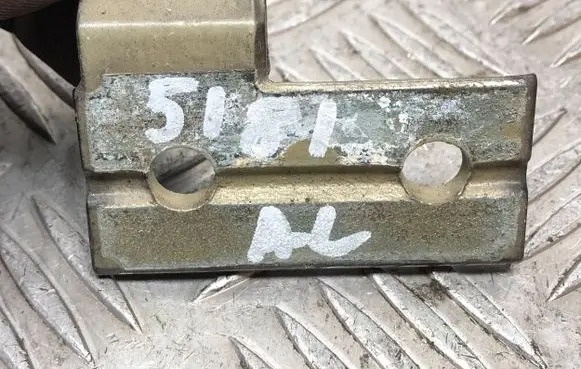 BMW 5 E39 Rear door upper hinge 
