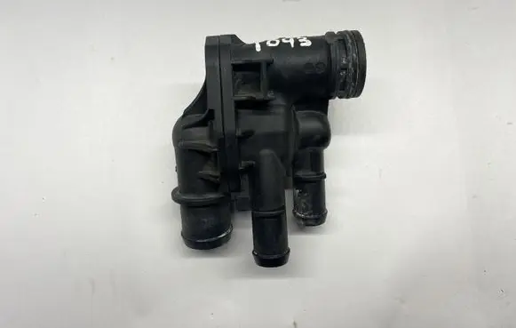 Ford Fusion Thermostat housing DS7G9K478DA