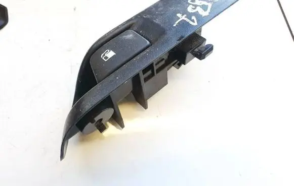 Toyota Auris 150 Fuel tank opening switch 