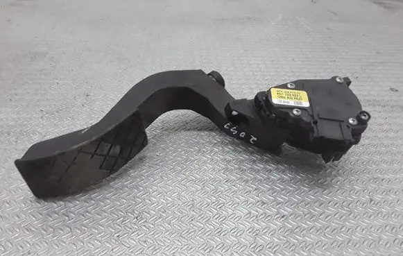 Audi A6 S6 C5 4B Accelerator throttle pedal 8D1723523L