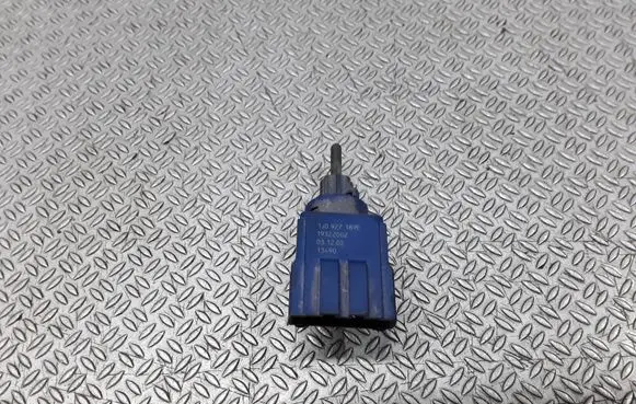 Volkswagen PASSAT B5.5 Brake pedal sensor switch 1J0927189E