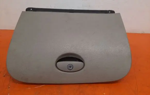 Citroen C5 Glove box